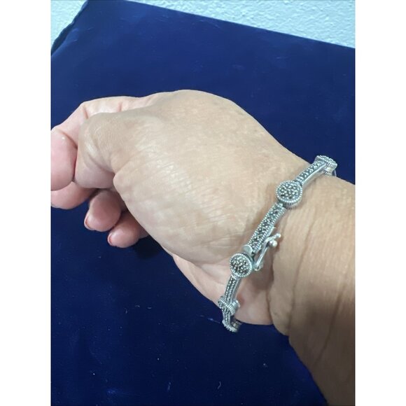 Exquisite Sterling Silver Narrow Knot Marcasite 7" Bracelet - Picture 5 of 11